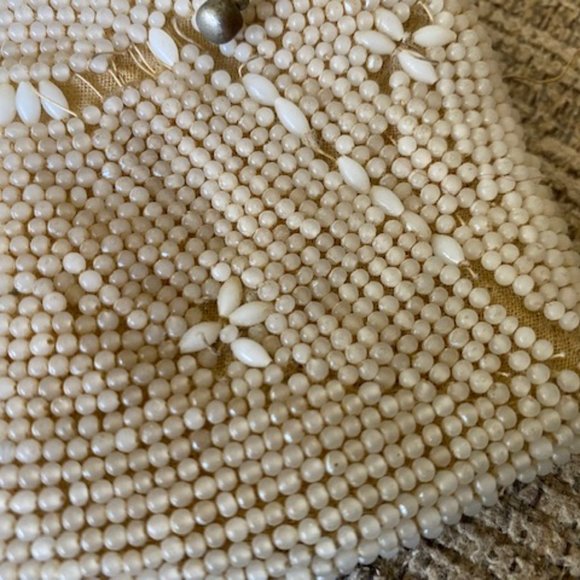 Vintage * Small BEADED Coin PURSE * circa '30s * strap to slide hand in back - Picture 4 of 6